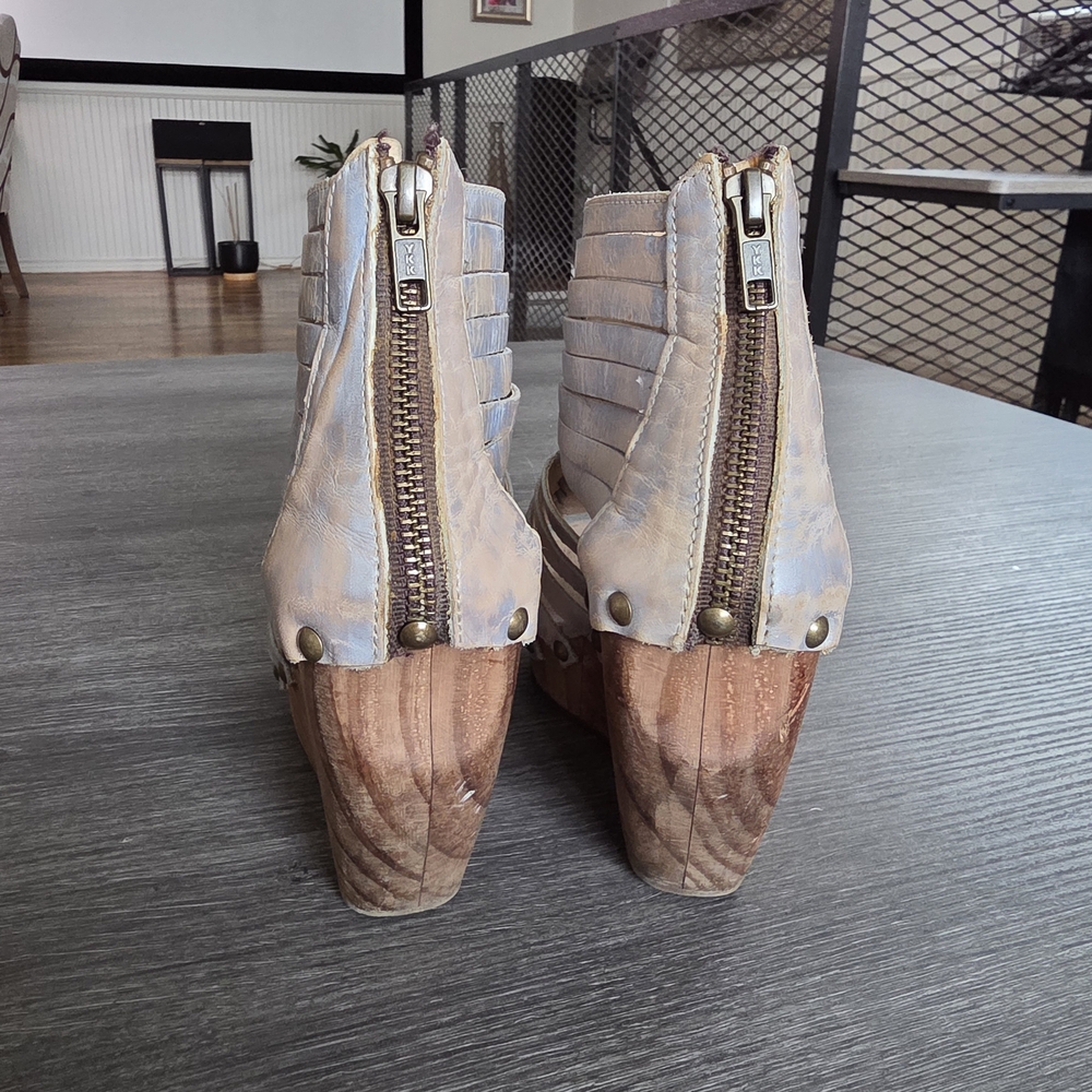 Bed Stu Light Tan And Silver Strappy Wedges - Picture 3 of 11